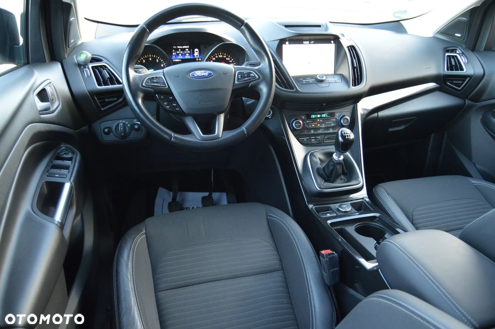 Ford Kuga 1.5 EcoBoost 2x4 Titanium - 36