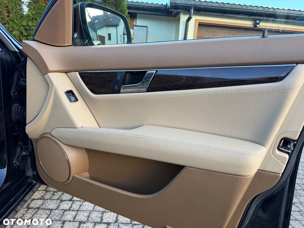 Mercedes-Benz Klasa C 350 7G-TRONIC Elegance - 26