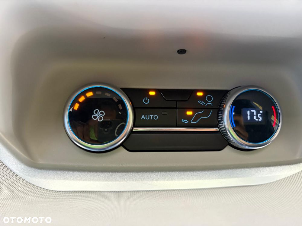 Ford Tourneo Custom 2.0 EcoBlue L1 Titanium SelectShift - 26