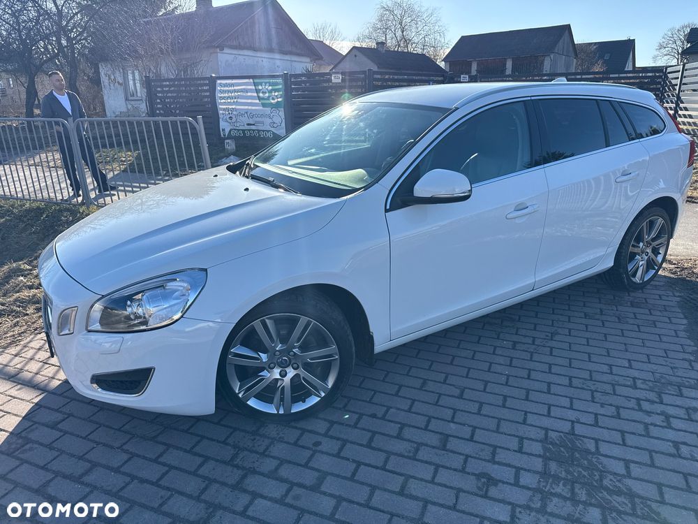 Volvo V60 T6 AWD Geartronic Summum - 2