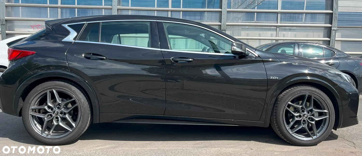 Infiniti Q30 2.0t Sport AWD 7DCT - 4