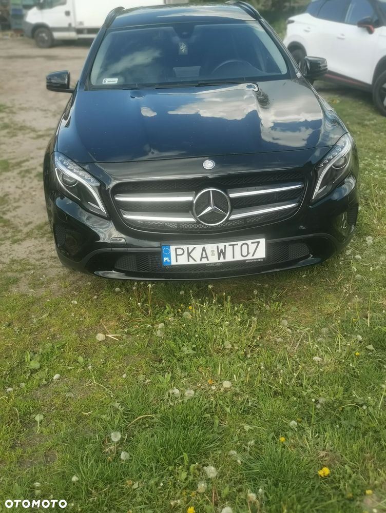 Mercedes-Benz GLA 180 - 1