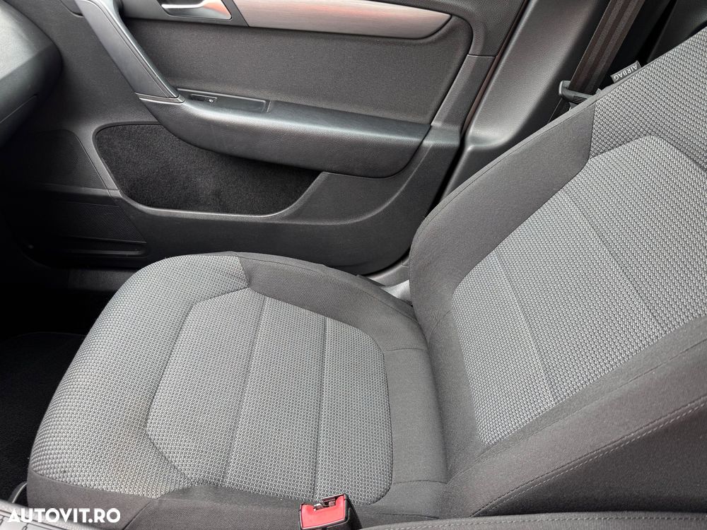 Volkswagen Passat - 30