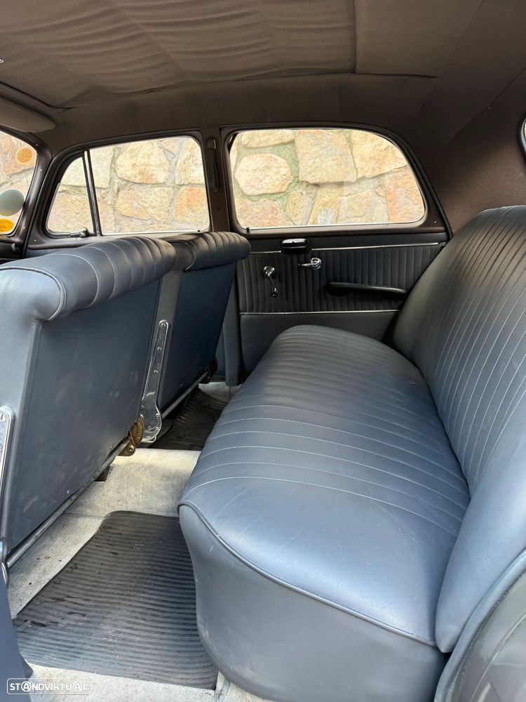 Mercedes-Benz MB180 - 11
