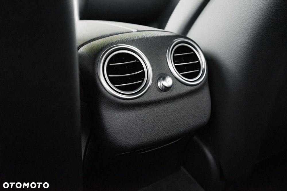 Mercedes-Benz Klasa C 300 9G-TRONIC - 31