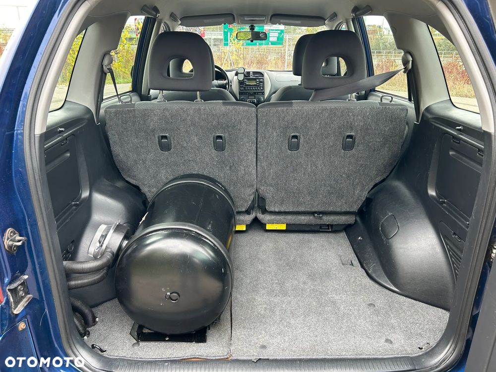 Toyota RAV4 2.0 VVT-i 4x4 - 15