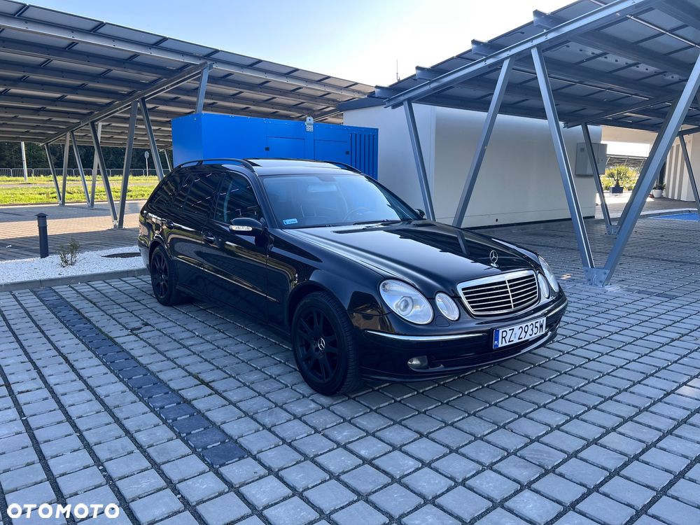 Mercedes-Benz E-Class 2004 photo 4