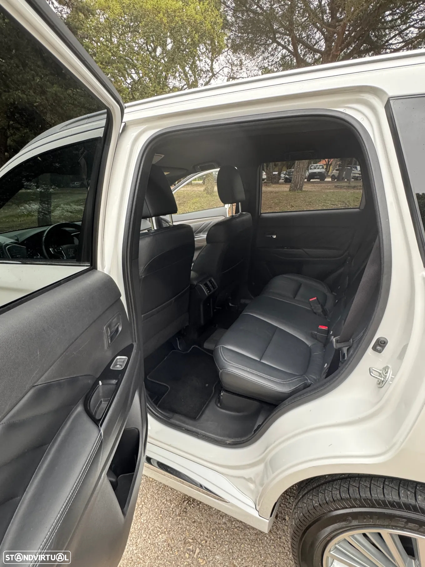 Mitsubishi Outlander - 13