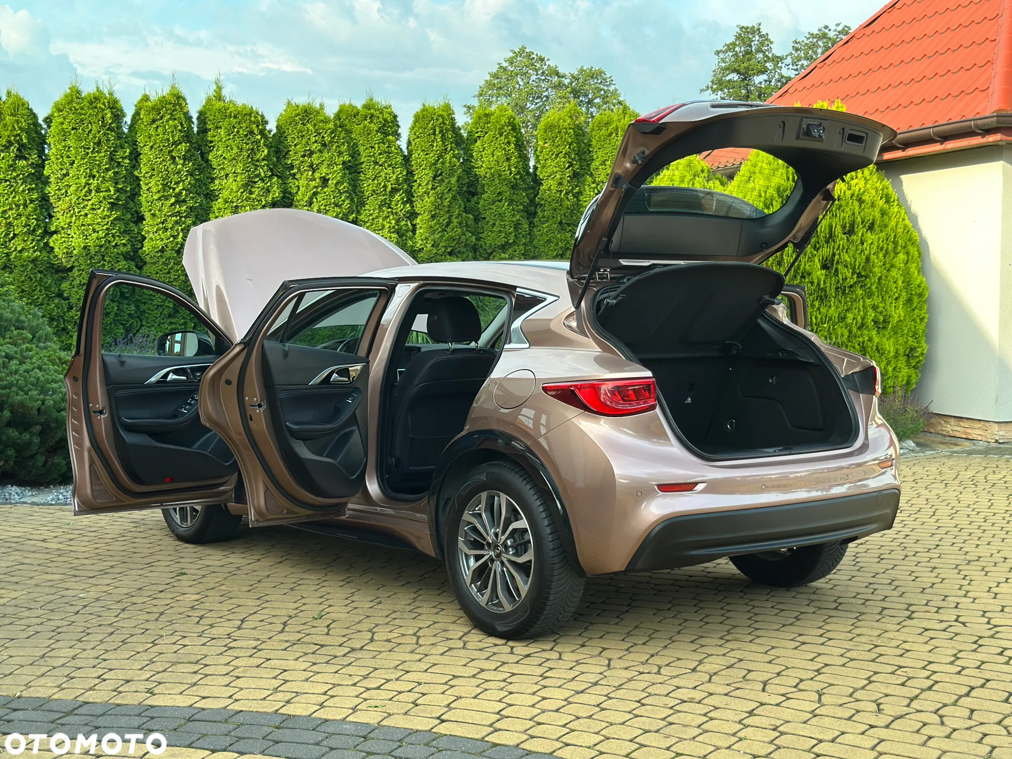 Infiniti Q30 1.5d Premium Tech Cafe Teak - 32
