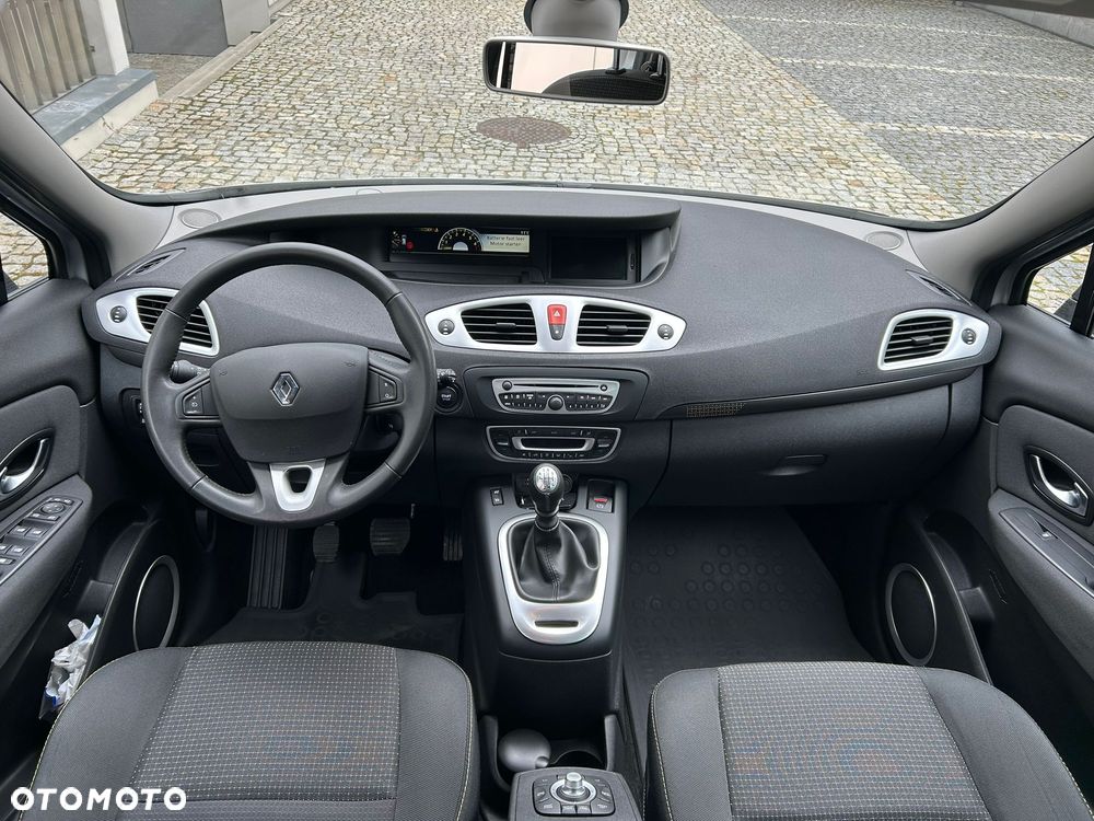 Renault Scenic 1.6 16V 110 Authentique - 17