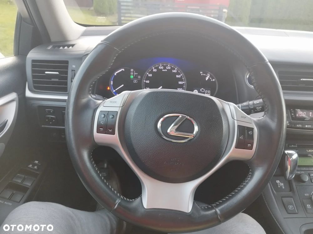 Lexus CT - 12