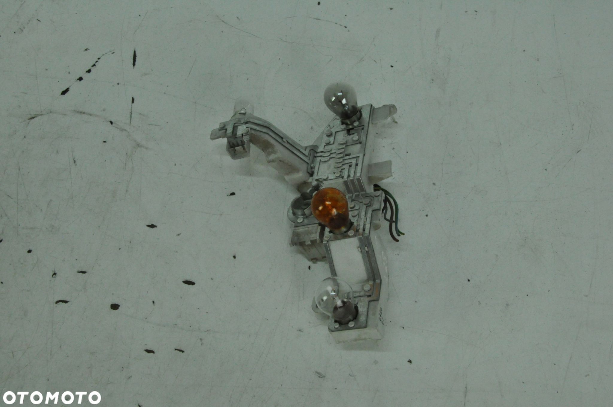 Bmw E81 E87 Wkład Lampy Oprawka Gniazdo Żarówki W Błotnik Lewy Tył 7164963 - 1