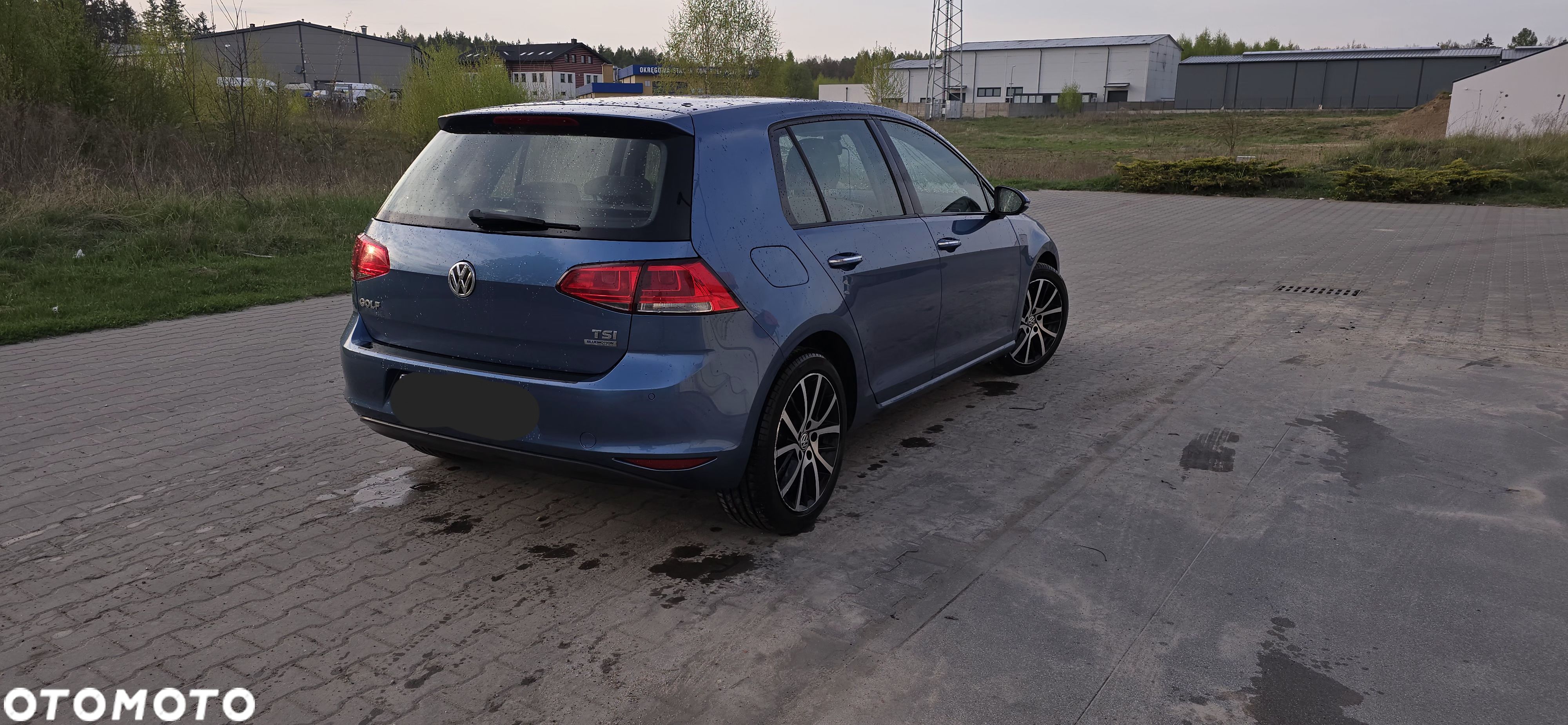 Volkswagen Golf - 1