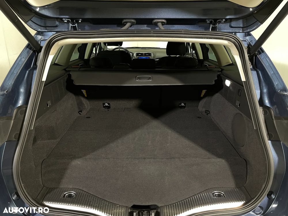Ford Mondeo 2.0 HEV Titanium - 13