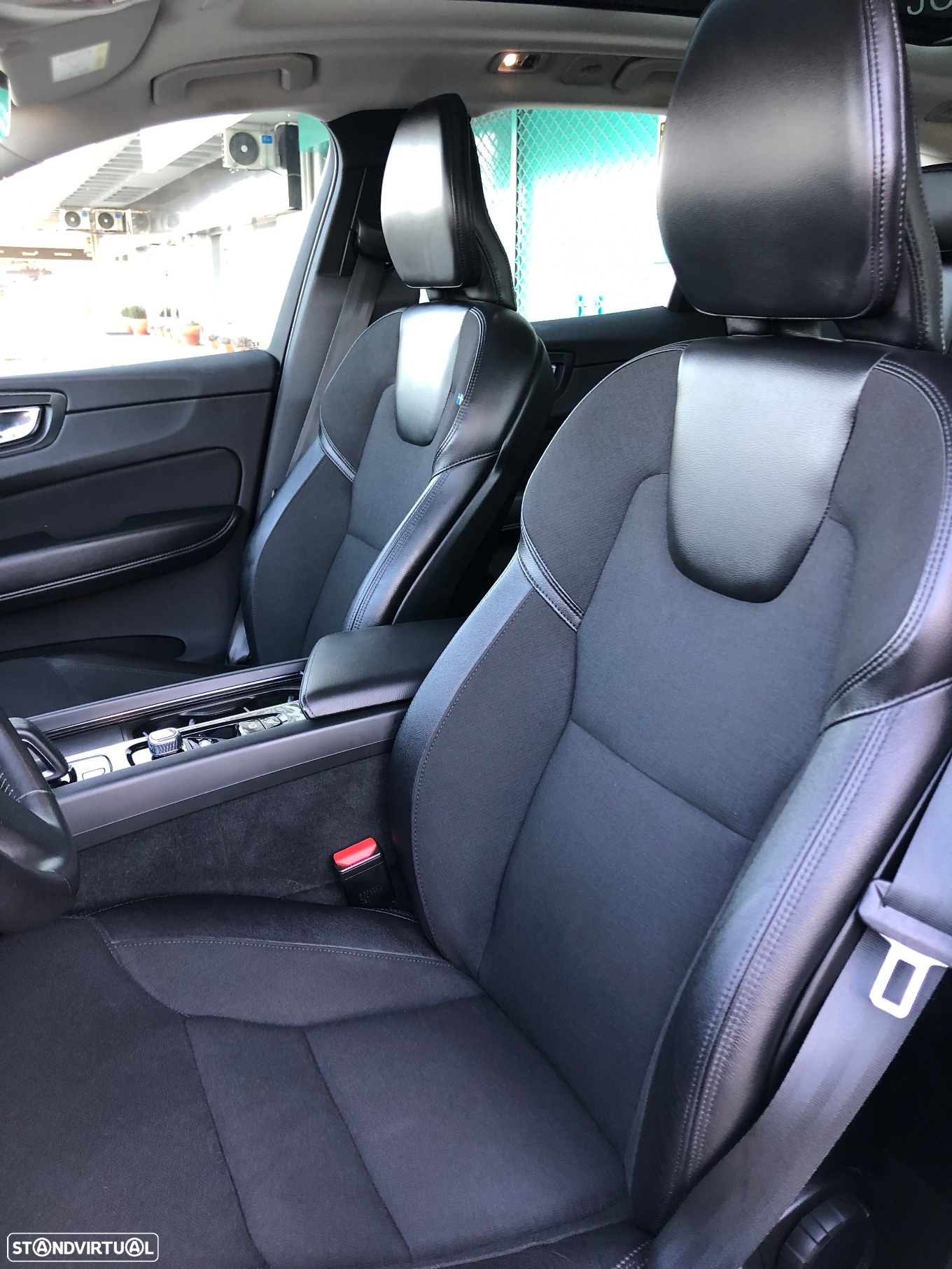 Volvo XC 60 2.0 T6 PHEV R-Design Expression AWD - 32