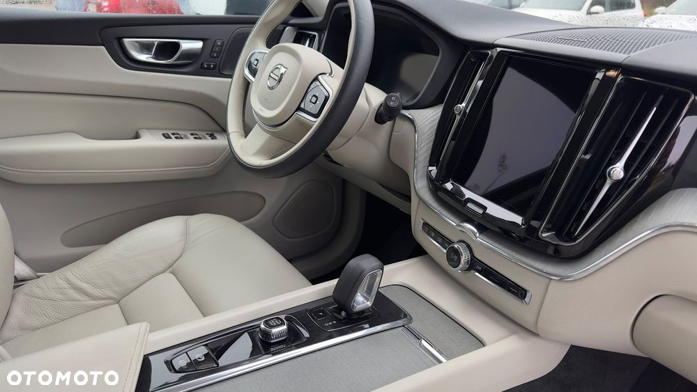 Volvo XC 60 T8 Plug-In Hybrid AWD Ultra Bright - 8