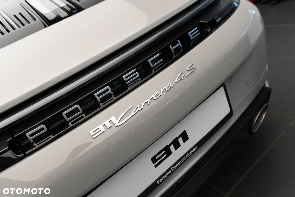 Porsche 911 Carrera 4S - 33
