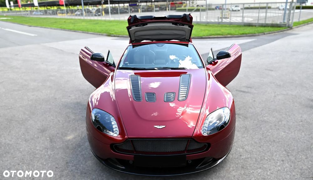 Aston Martin Vantage - 16