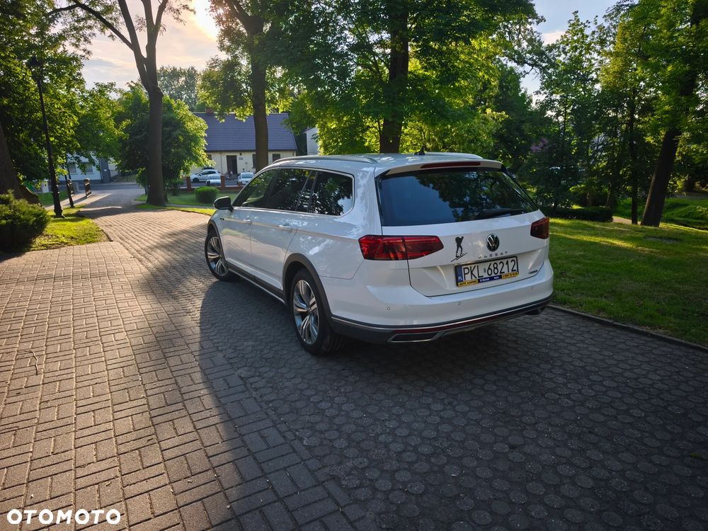 Volkswagen Passat Alltrack 2.0 TDI SCR DSG 4Motion - 6