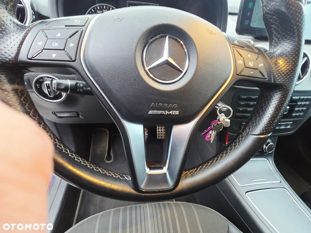 Mercedes-Benz Klasa B 180 7G-DCT AMG Line - 39