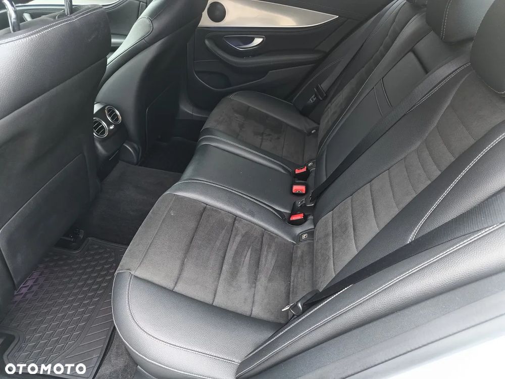 Mercedes-Benz Klasa E 220 d 4-Matic 9G-TRONIC - 9