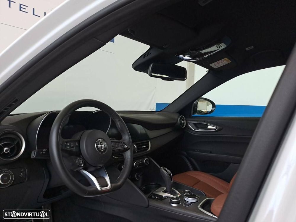 Alfa Romeo Giulia 2.0 T TI Q4 AT8 - 8