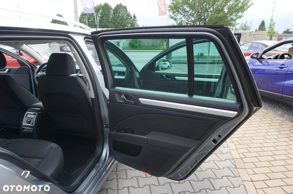 Skoda Superb 2.0 TDI DSG FAMILY - 28