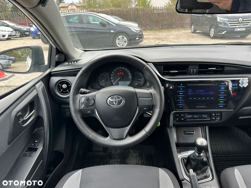 Toyota Auris - 16