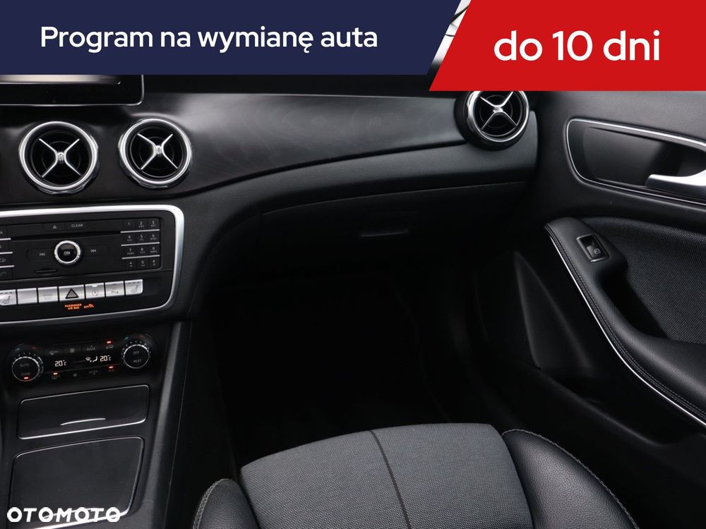 Mercedes-Benz GLA - 10