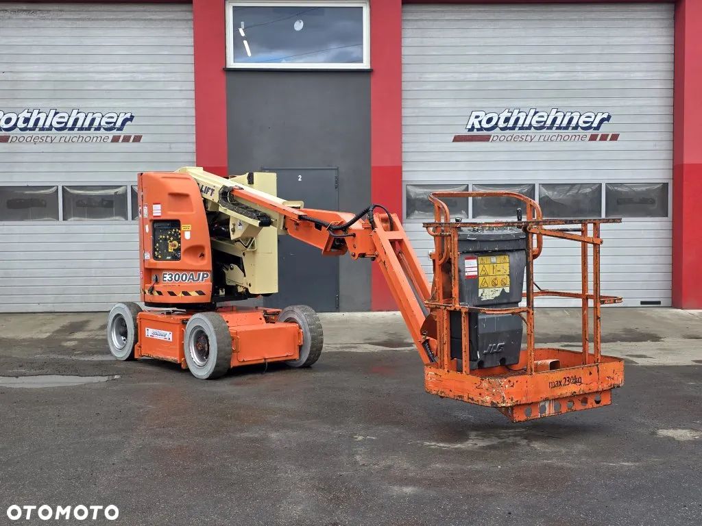 JLG 300AJP - 1