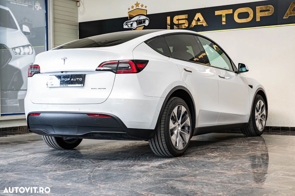 Tesla Model Y - 39