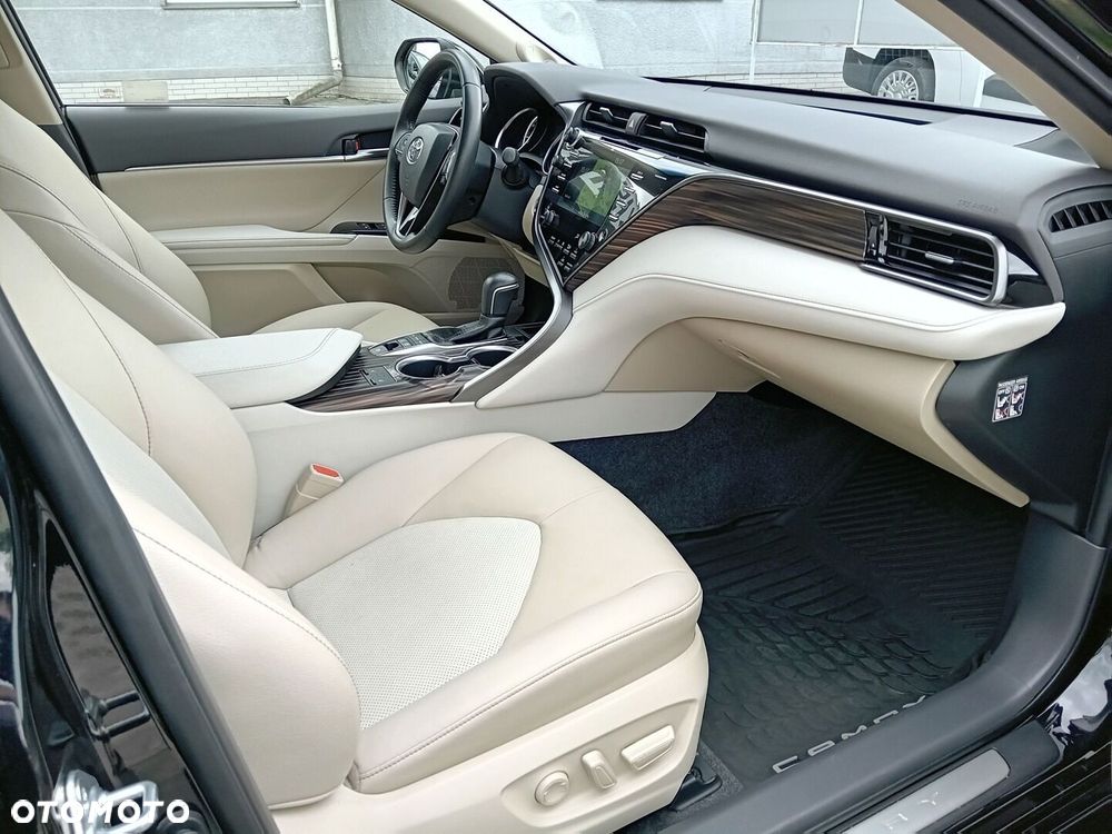 Toyota Camry 2.5 Hybrid Executive CVT - 6