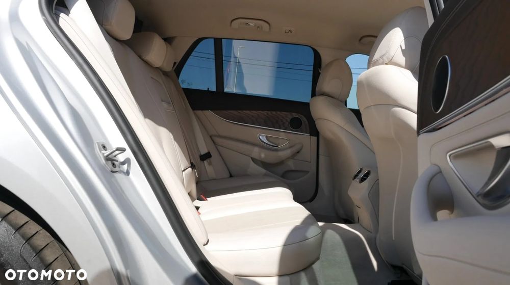 Mercedes-Benz Klasa E 300 de 9G-TRONIC Exclusive - 22