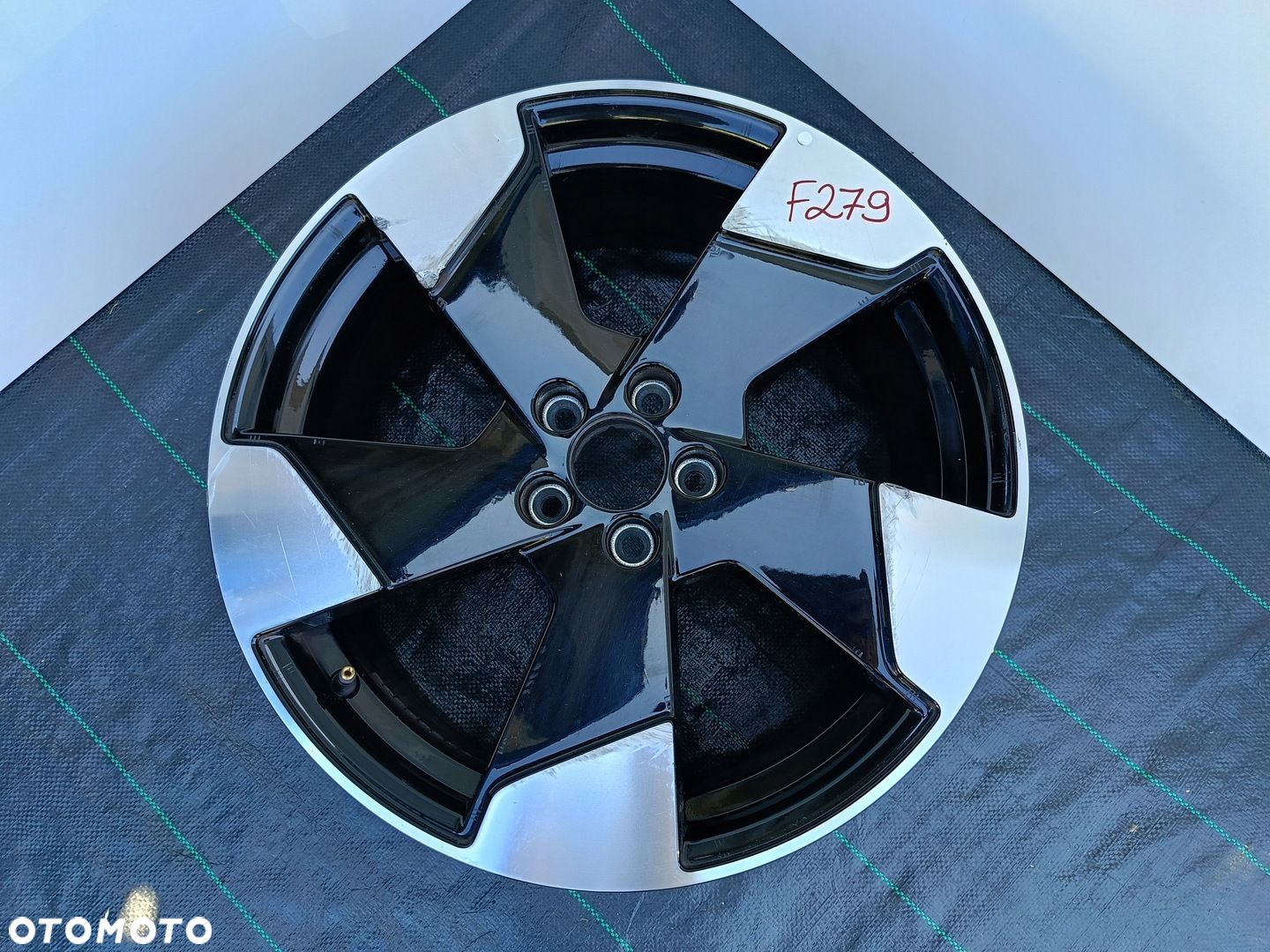 FELGA ALUMINIOWA VOLVO EX-30 EX30 OE 8.0"x19" 5x108 ET48.5 30000286 - 1