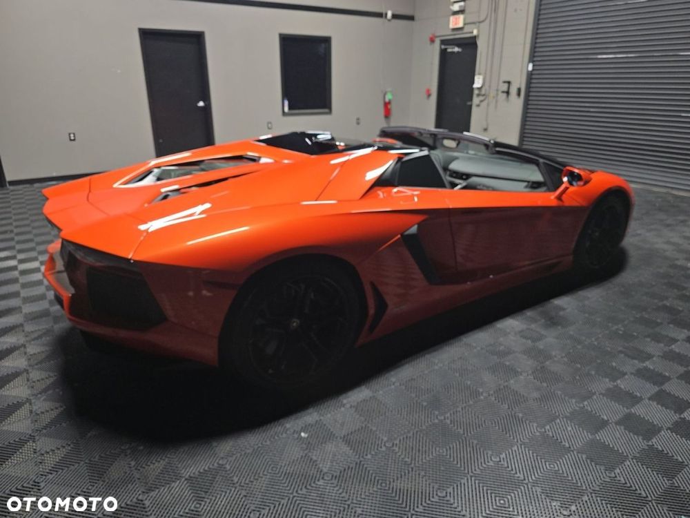 Lamborghini Aventador - 5