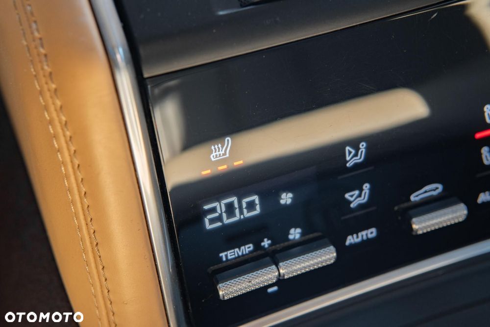 Porsche Panamera 4 E-Hybrid - 32