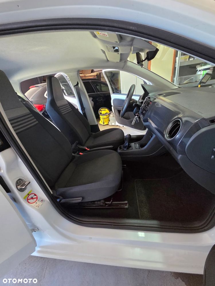 Volkswagen up! move - 13