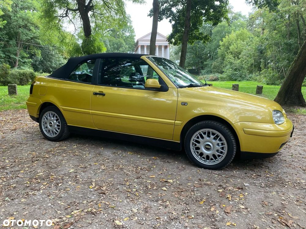 Volkswagen Golf - 1