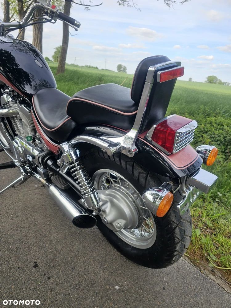 Suzuki Intruder - 11