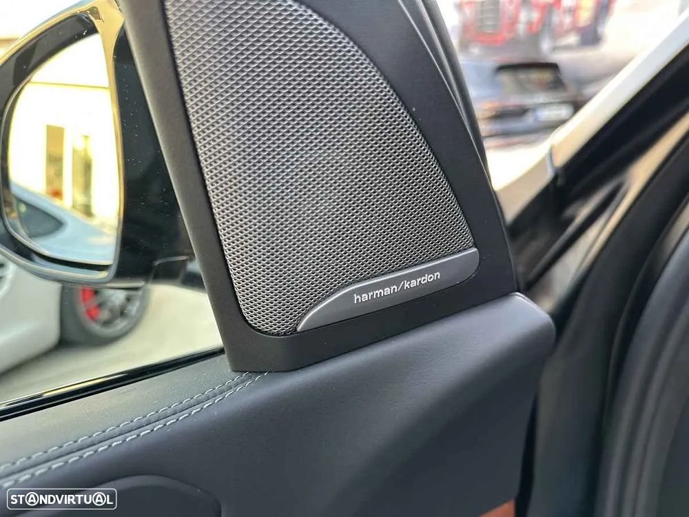 BMW X7 M M60i - 28