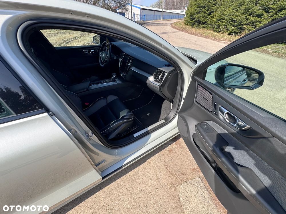 Volvo S60 T6 AWD R-Design - 21