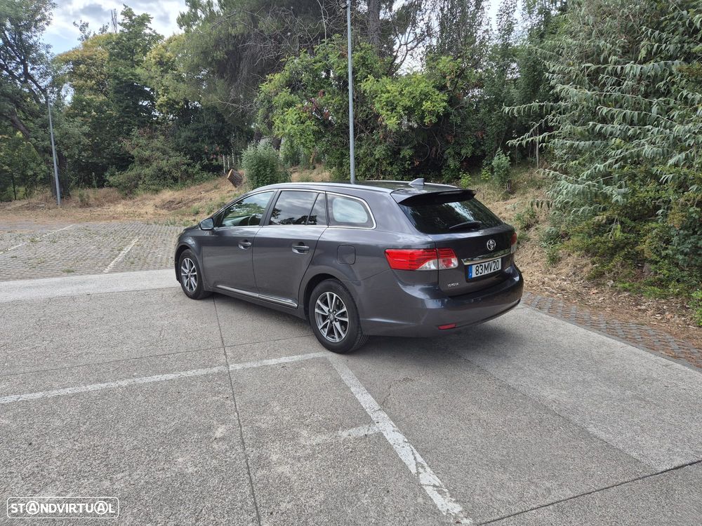 Toyota Avensis SW 2.0 D-4D Luxury - 4