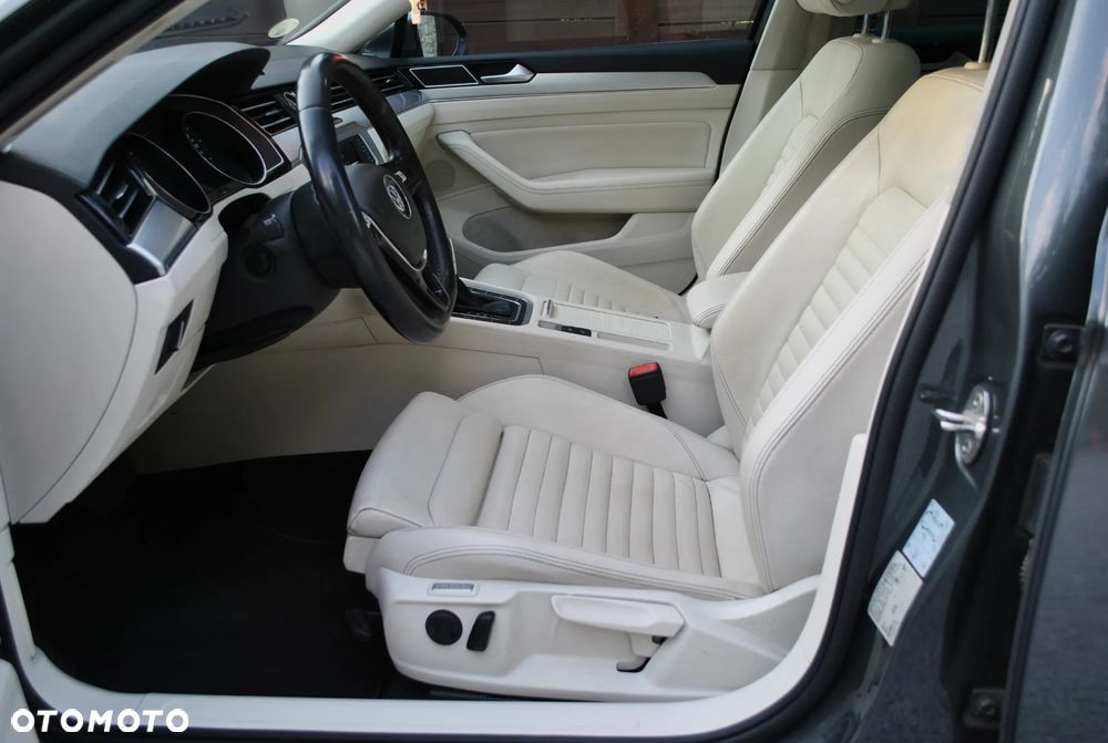 Volkswagen Passat - 11