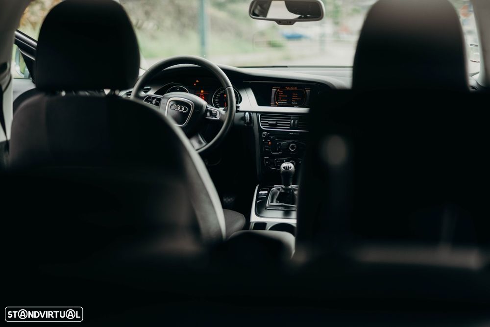 Audi A4 Avant 2.0 TDI Advance - 33