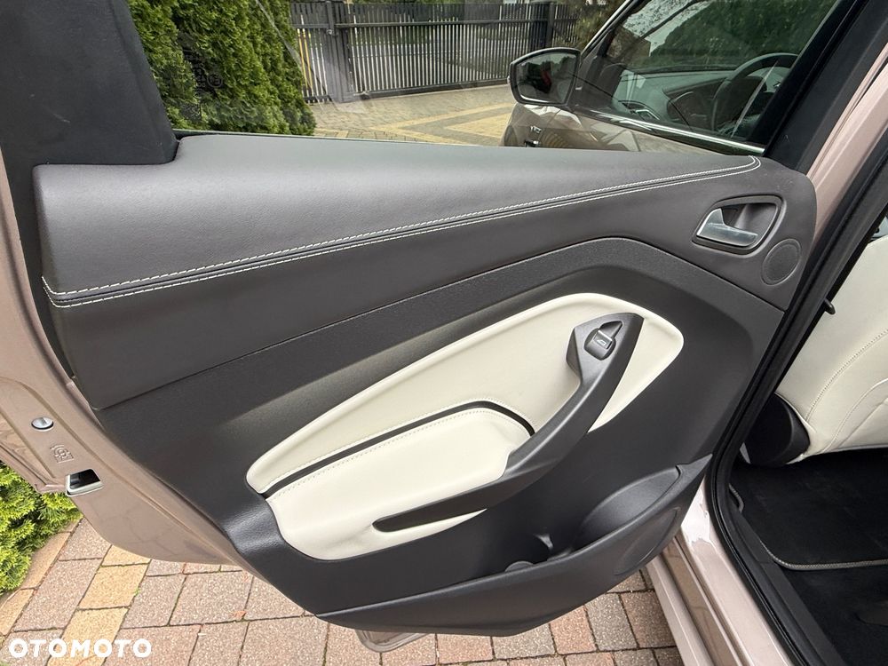 Ford Kuga 2.0 TDCi 4x4 Vignale - 39