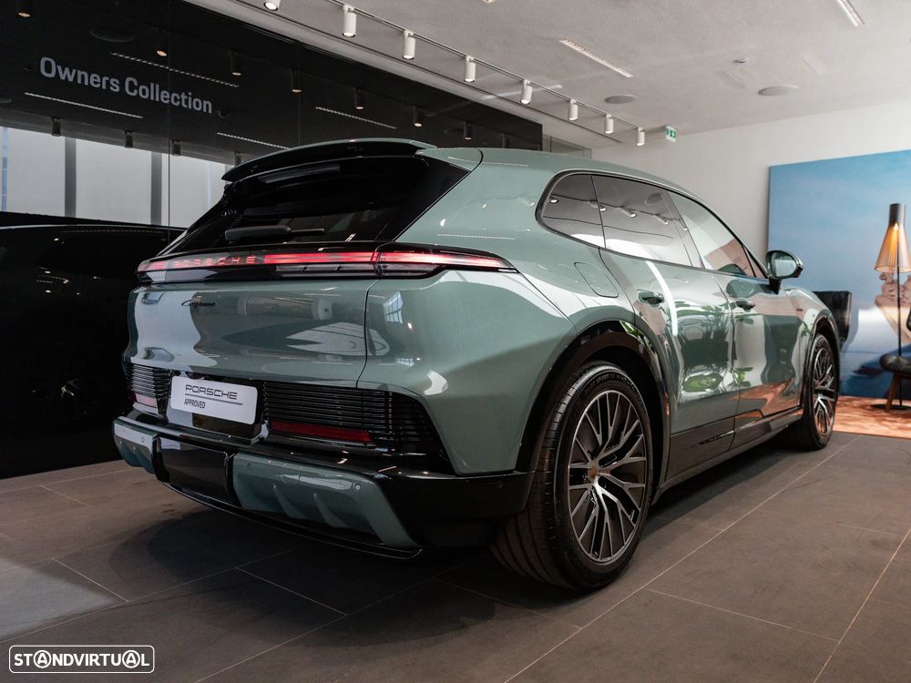 Porsche Cayenne Electric - 12