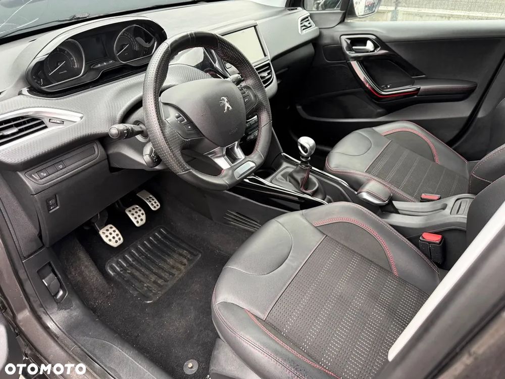 Peugeot 2008 PureTech 130 EAT8 GT - 8