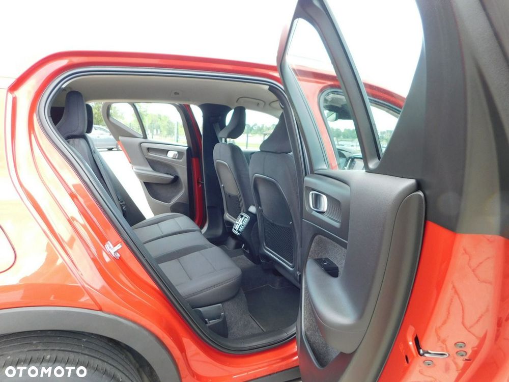 Volvo XC 40 T3 Geartronic Momentum Pro - 11
