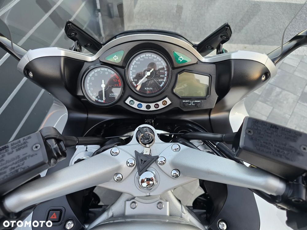 Yamaha FJR - 17