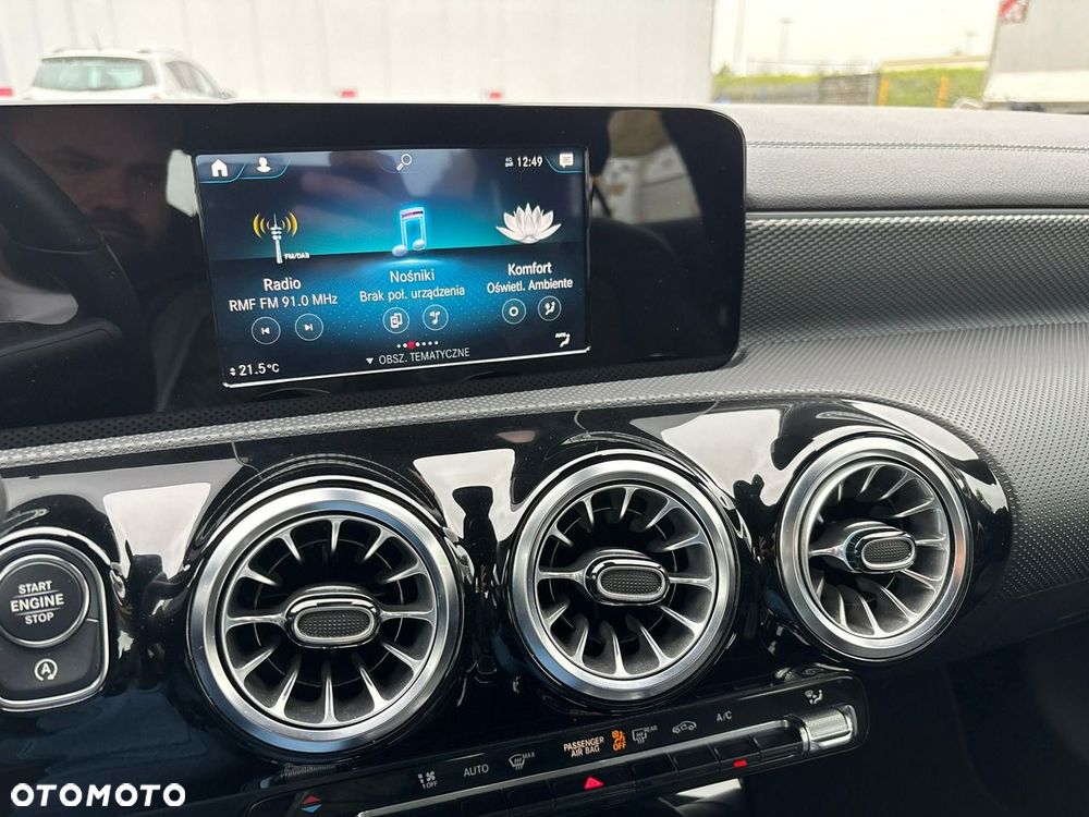 Mercedes-Benz CLA 180 7G-DCT - 23